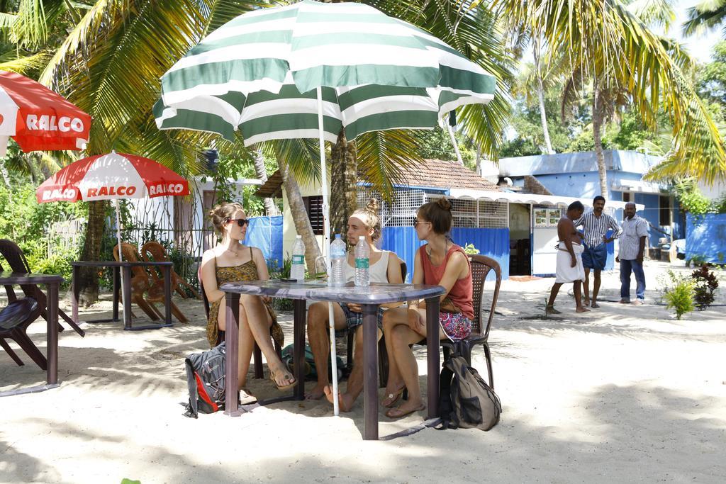 Marari Neena Beach Homestay Mararikulam Exteriör bild